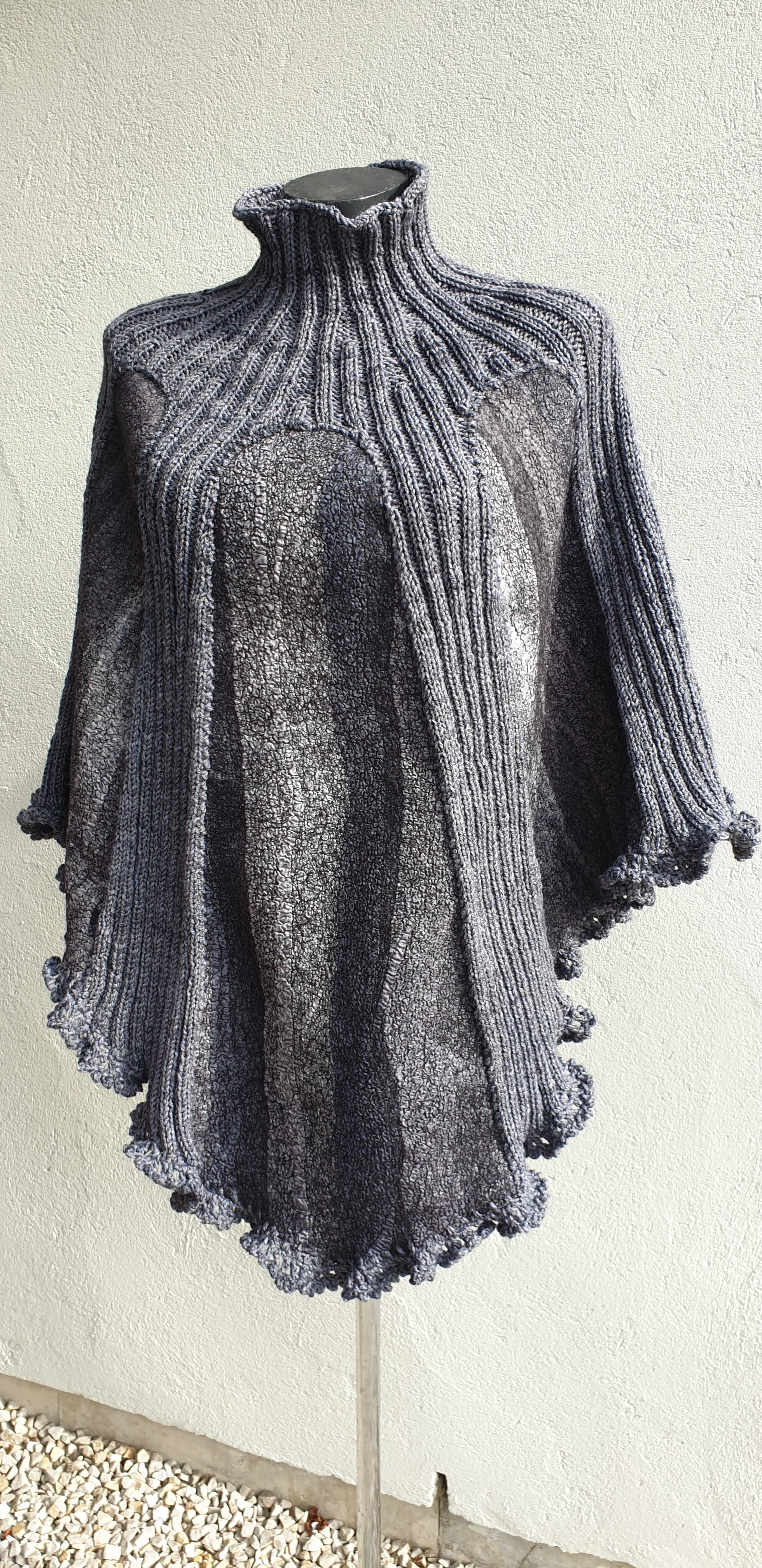 Svart poncho_1