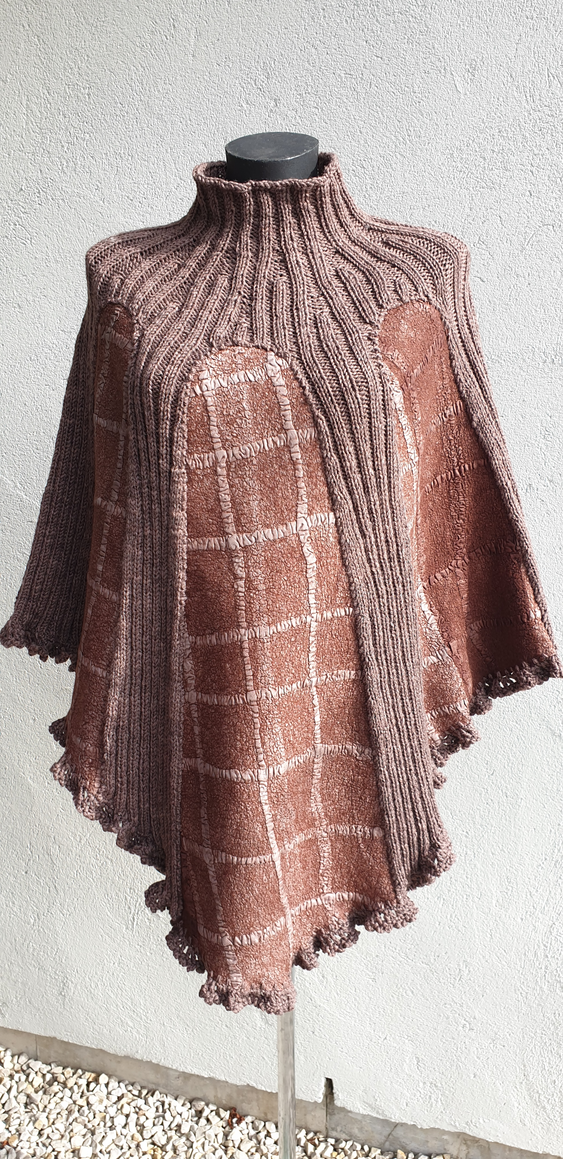 Brunrutig poncho