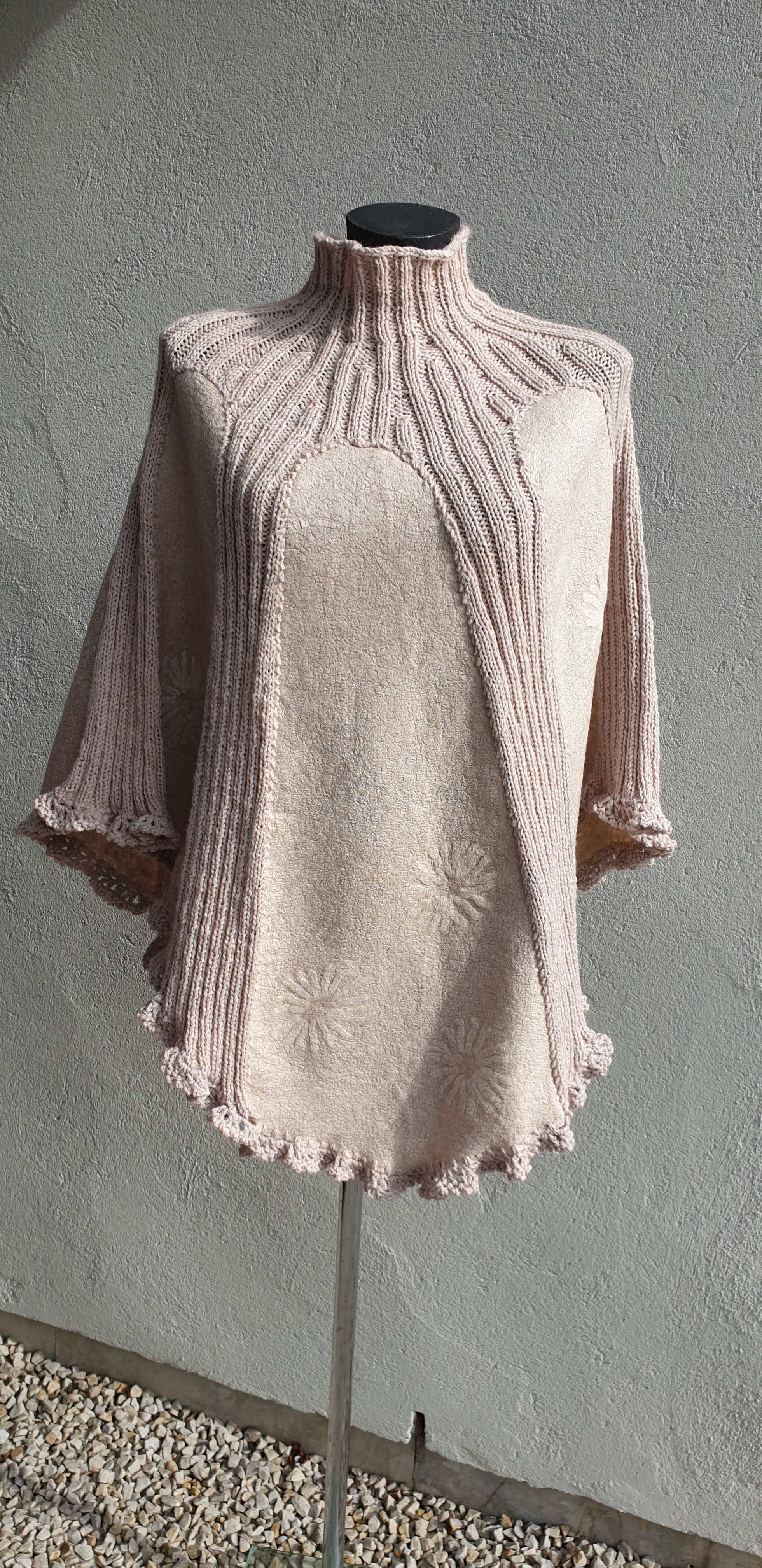 Ljusbeige poncho